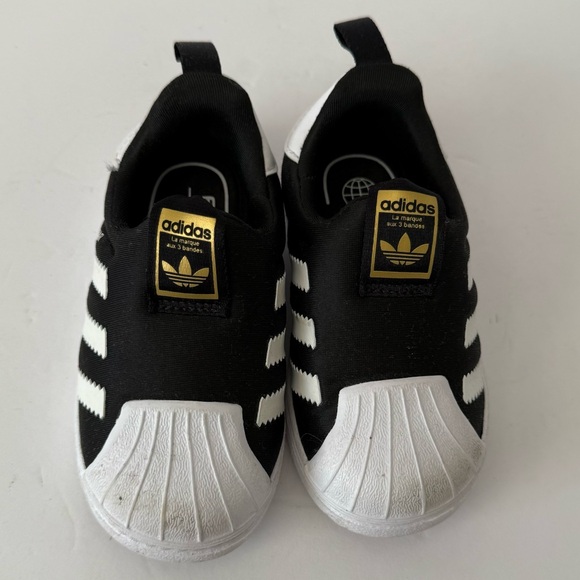 Adidas Superstar Black Shoes Child’s Size 5.5 - Picture 2 of 7